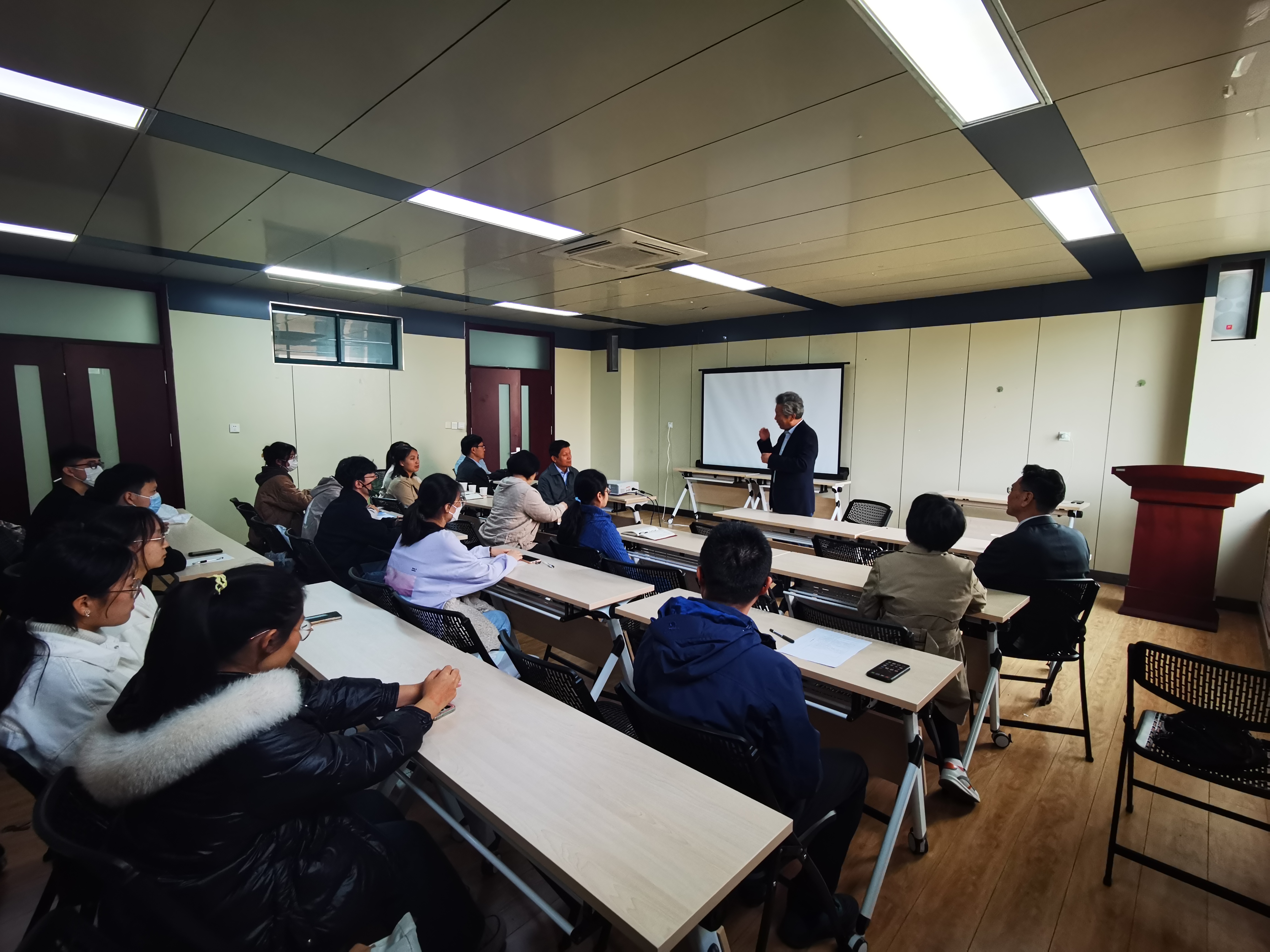 环境微生物党支部与环境学生党支部开展 支部共联共建活动