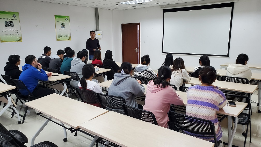 环境学部污染控制与环境修复创新团队进行研究生实验室安全教育