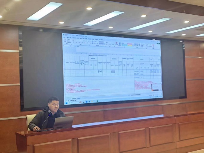 环境学部回晓洋同志受邀在全省培训会议上做讲解