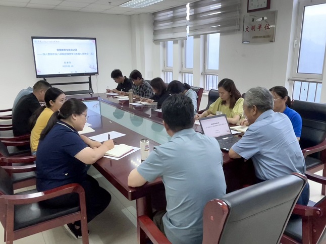 学部党委书记刘泰东为生态战略党支部党员讲授专题党课