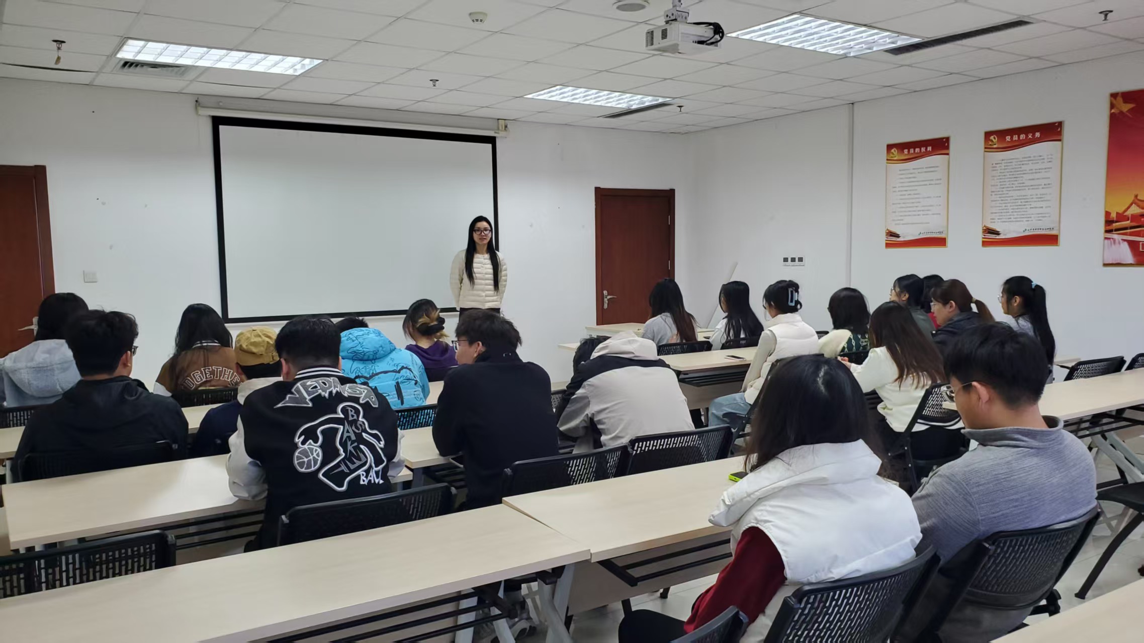 研究生“现身说法”话安全生态修复团队 筑牢实验室防线